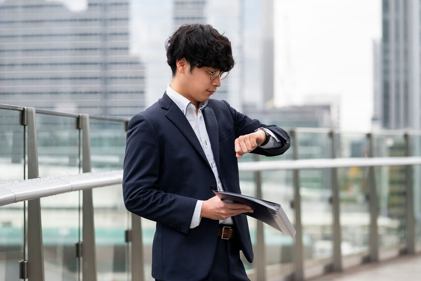Cần gia hạn tư cách lưu trú trước khi COE hết hạn