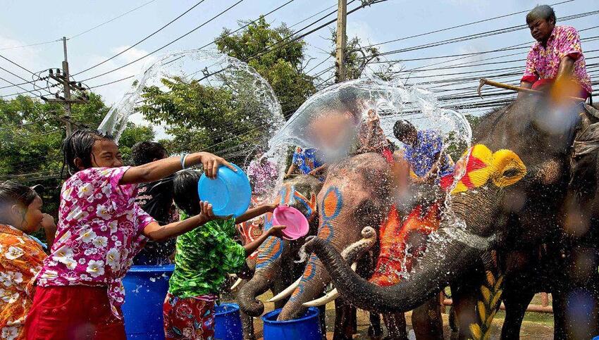 Người dân tại Phuket hưởng ứng Songkran vô cùng nhiệt tình
