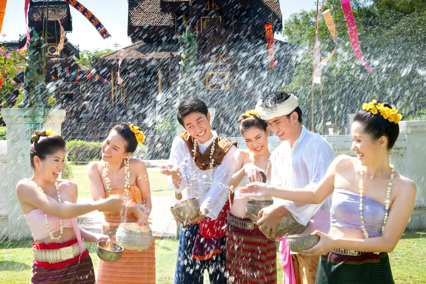 Thời điểm diễn ra lễ hội Songkran phụ thuộc vào lịch âm Thái Lan